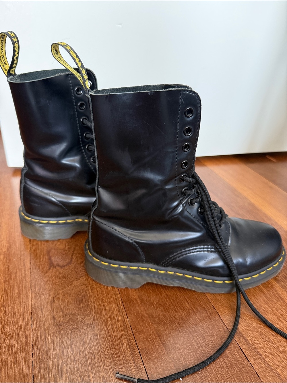 Dr. Martens x Marc Jacobs Glossy Black Leather Lace-Up Boots - Picture 3 of 6